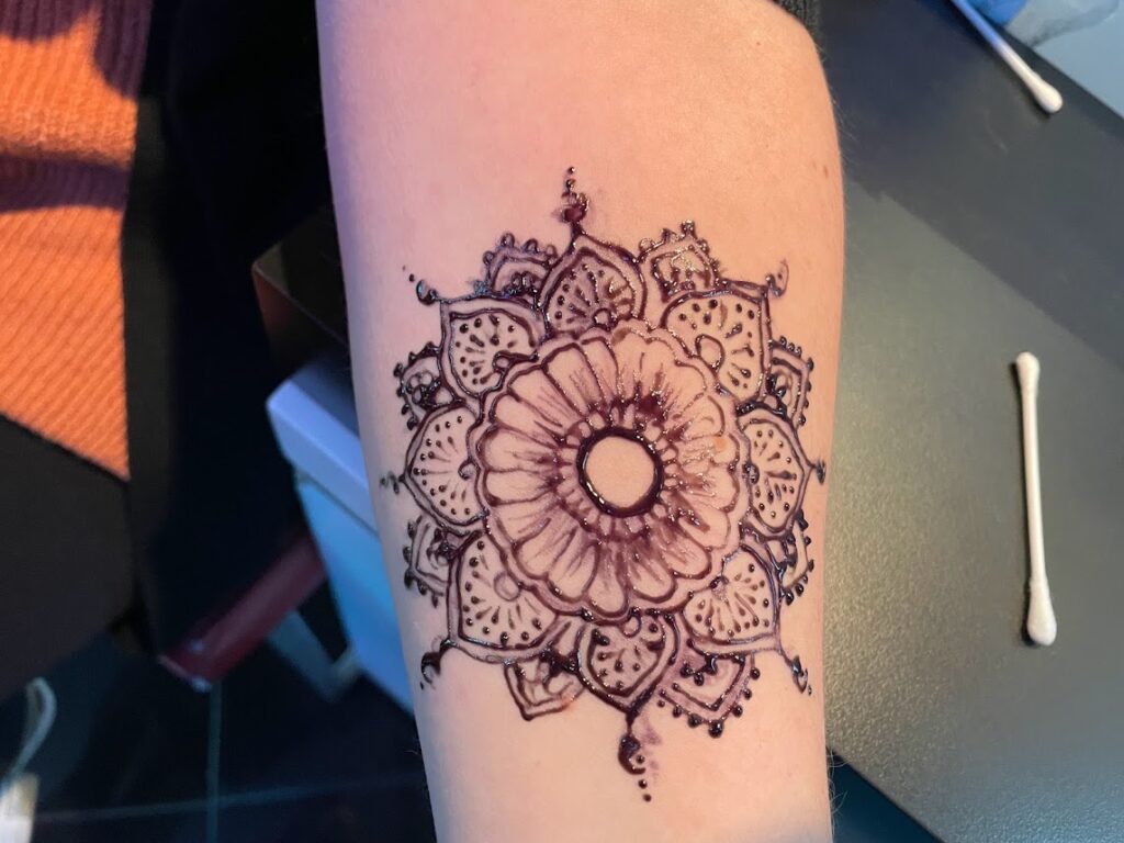 Floral design, jagua tattoo